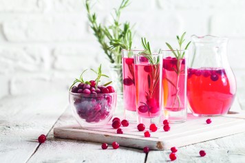 Refreshing drink with cranberries